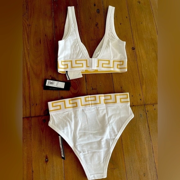 Versace Greca border lingerie set in white NWT - Picture 5 of 9